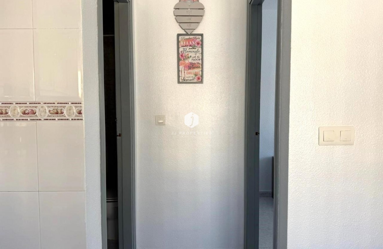 Segunda mano - Bungalow -
Torrevieja - Los Frutales