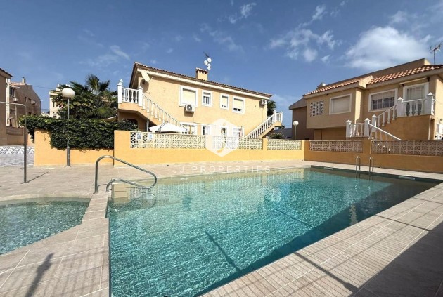 Segunda mano - Bungalow -
Torrevieja - Los Frutales