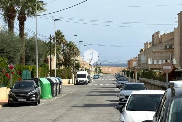 Segunda mano - Bungalow -
Torrevieja - Los Frutales