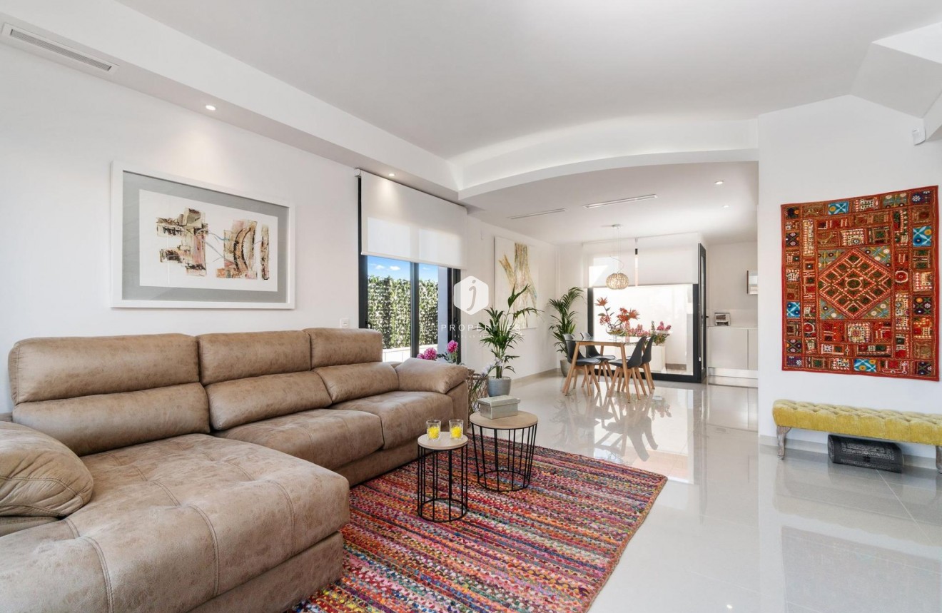 Neue Gebäude - Villa -
Los Montesinos - La herrada