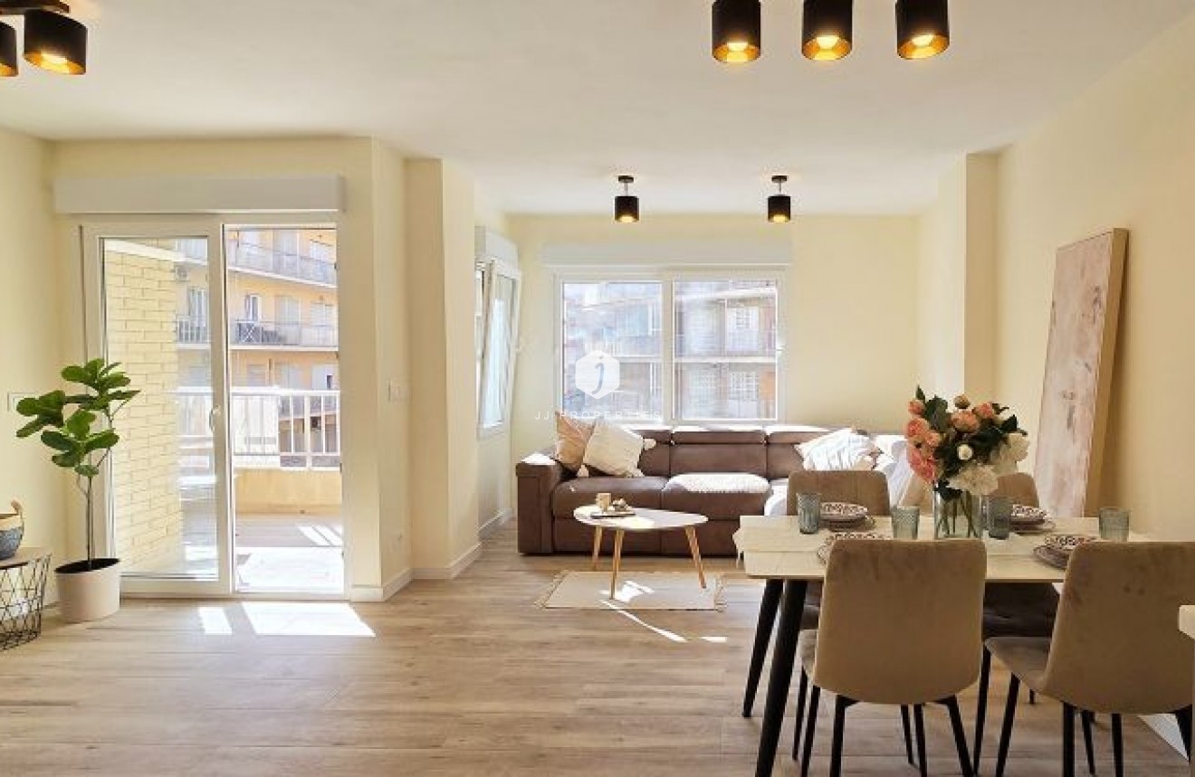 Segunda mano - Apartamento / piso -
Torrevieja - Centro