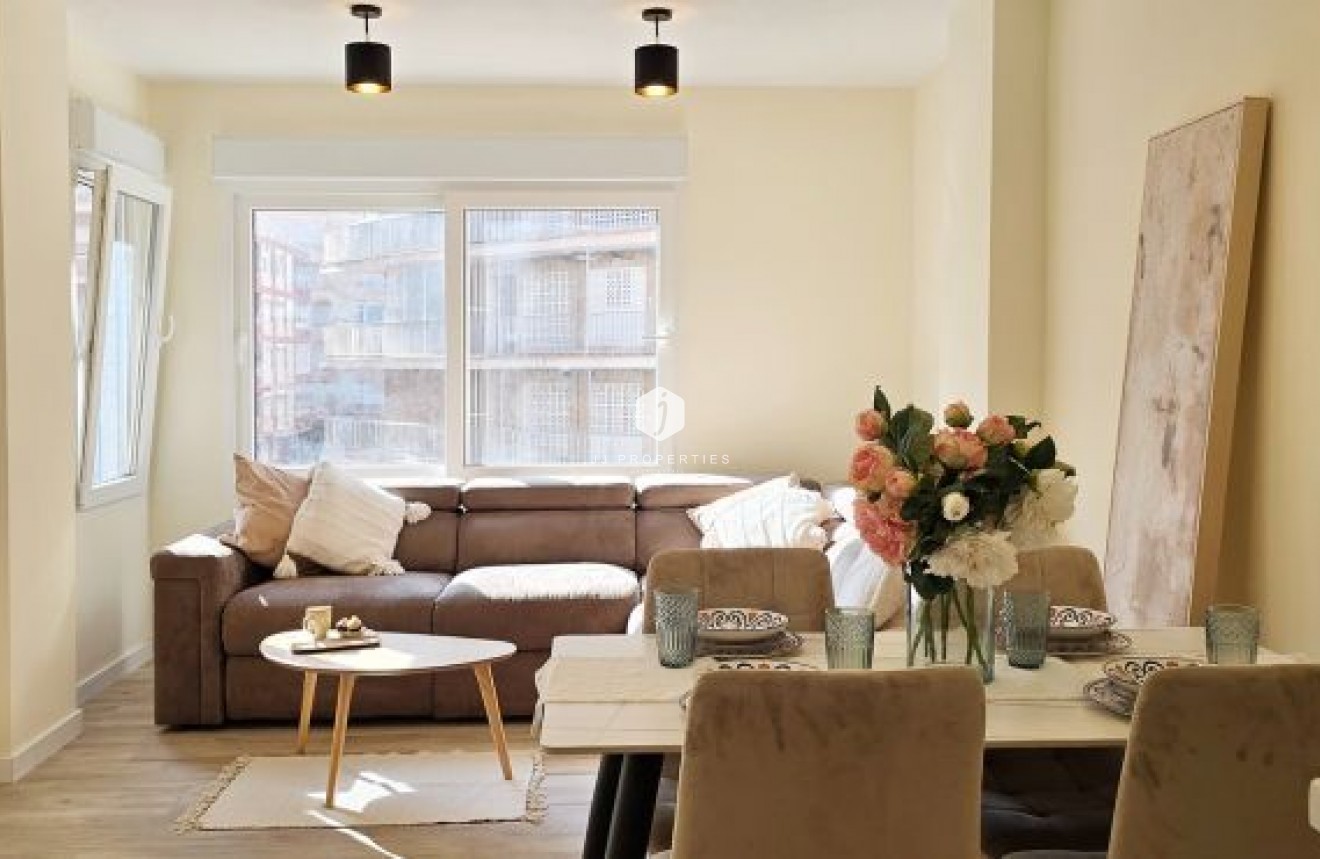 Segunda mano - Apartamento / piso -
Torrevieja - Centro