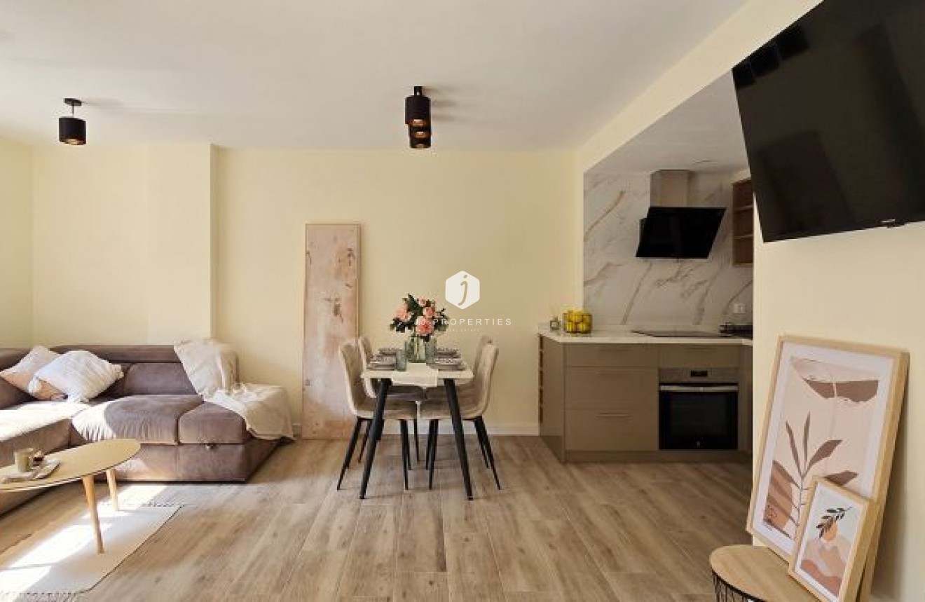 Segunda mano - Apartamento / piso -
Torrevieja - Centro