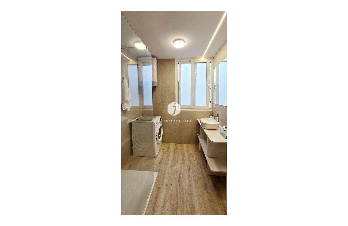 Segunda mano - Apartamento / piso -
Torrevieja - Centro