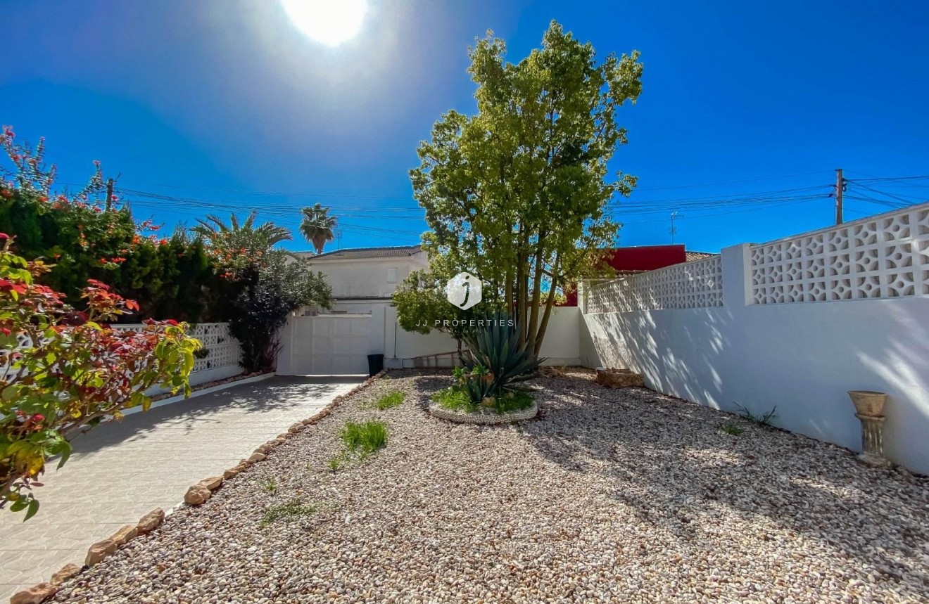 D'occasion - Villa -
Torrevieja - Costa Blanca