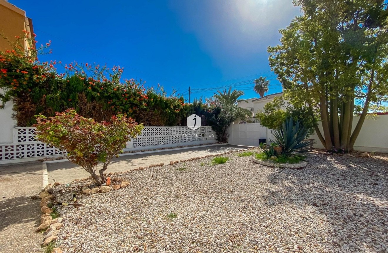 D'occasion - Villa -
Torrevieja - Costa Blanca