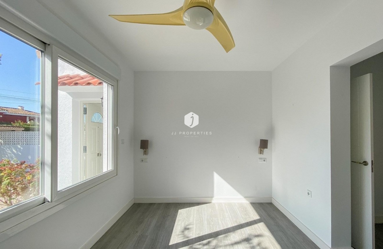 D'occasion - Villa -
Torrevieja - Costa Blanca