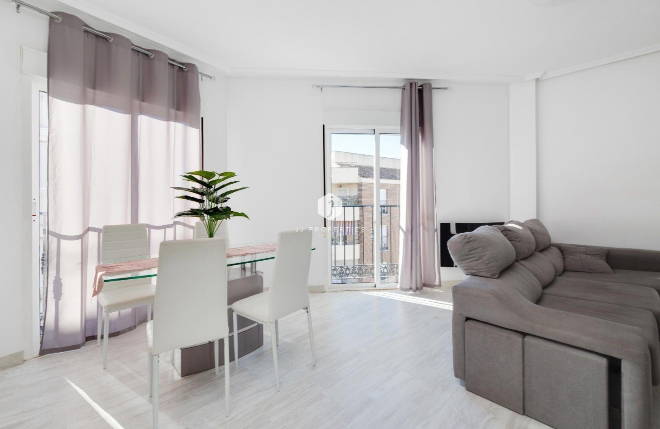 Resale - Penthouse -
Almoradí - Parque De La U