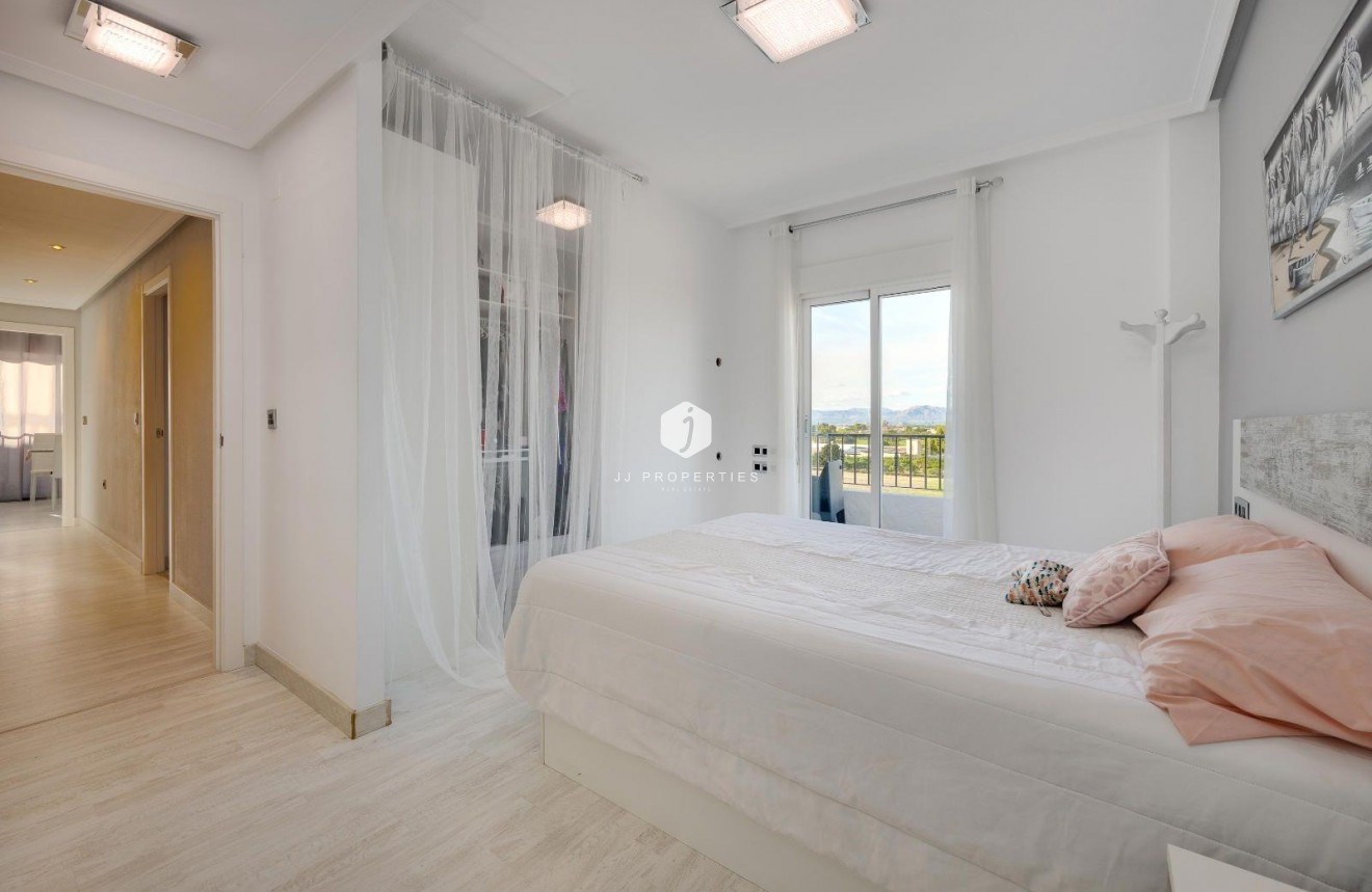 Resale - Penthouse -
Almoradí - Parque De La U