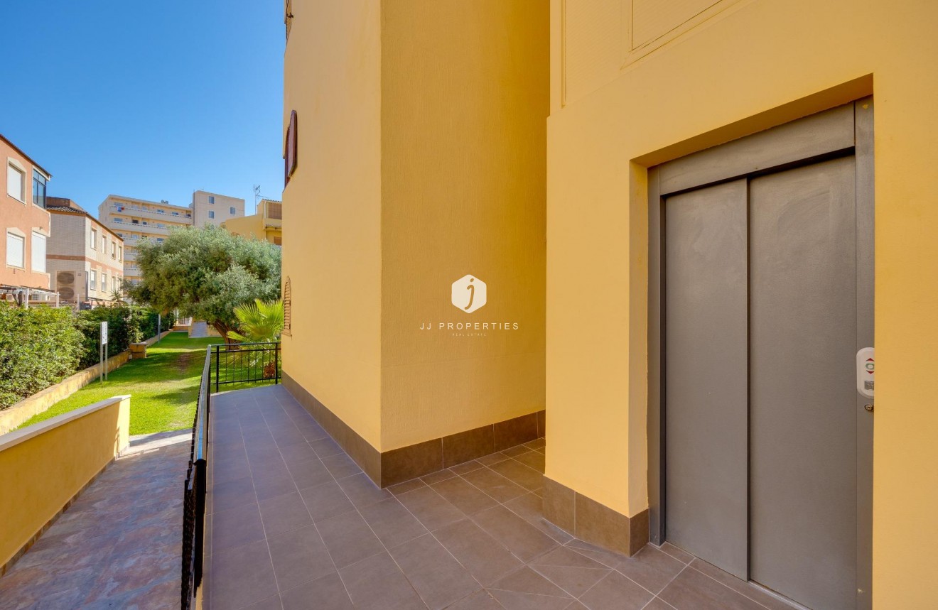 Resale - Apartment / flat -
Torrevieja - La Mata