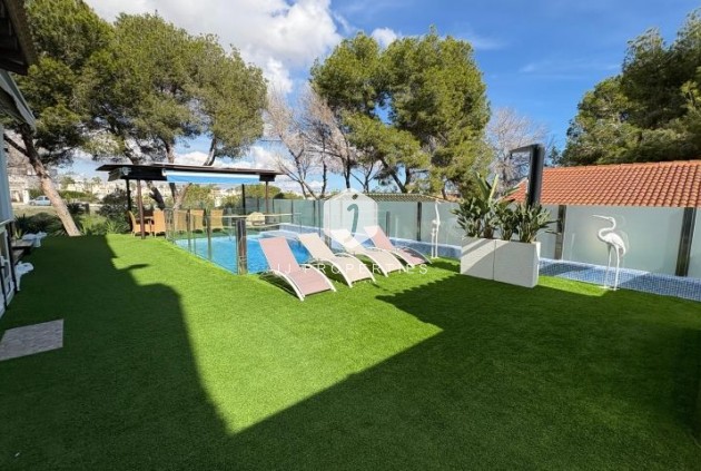 Tweedehands - Villa -
Orihuela Costa - Costa Blanca