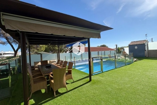 Tweedehands - Villa -
Orihuela Costa - Costa Blanca