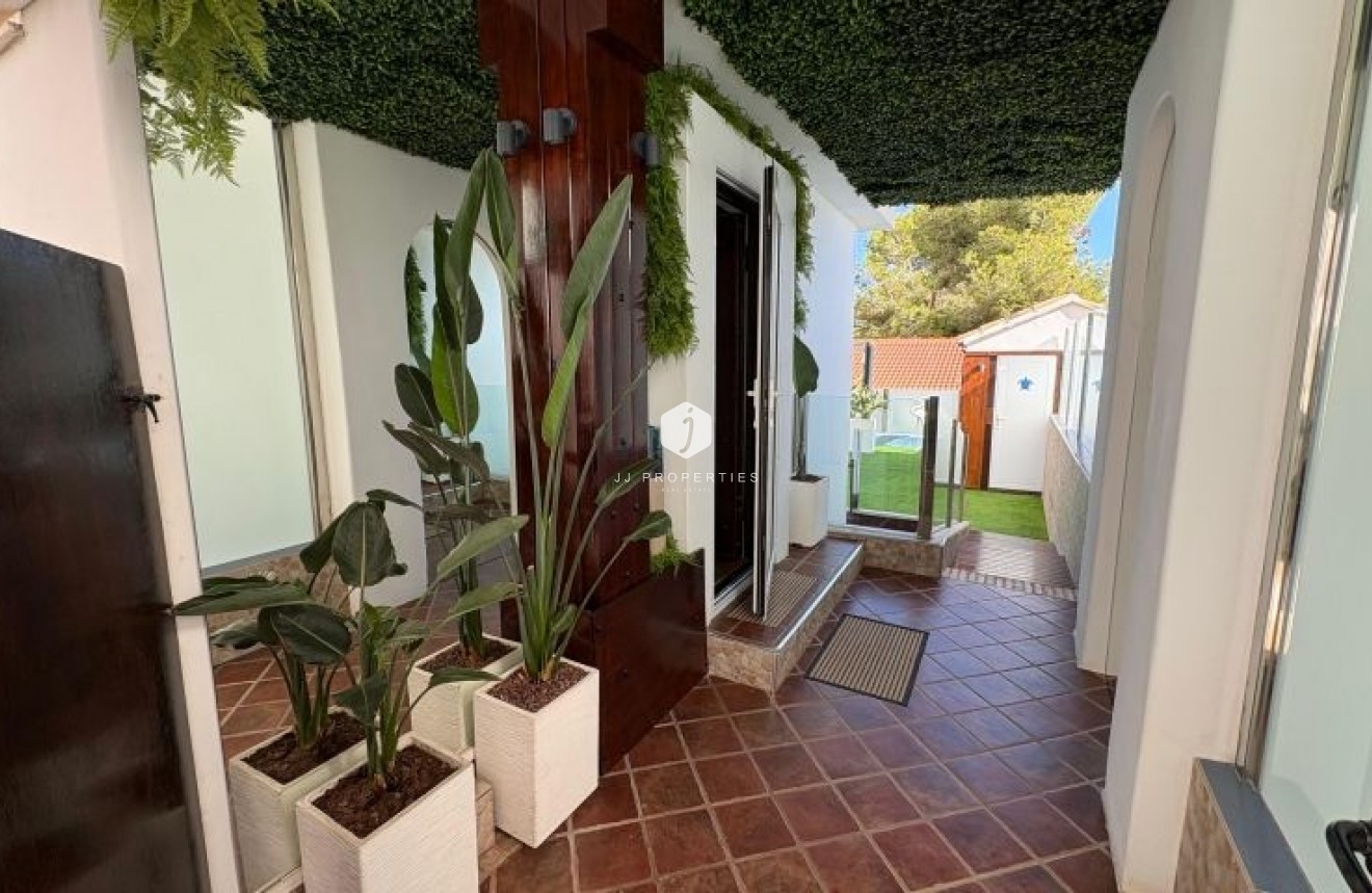 Tweedehands - Villa -
Orihuela Costa - Costa Blanca