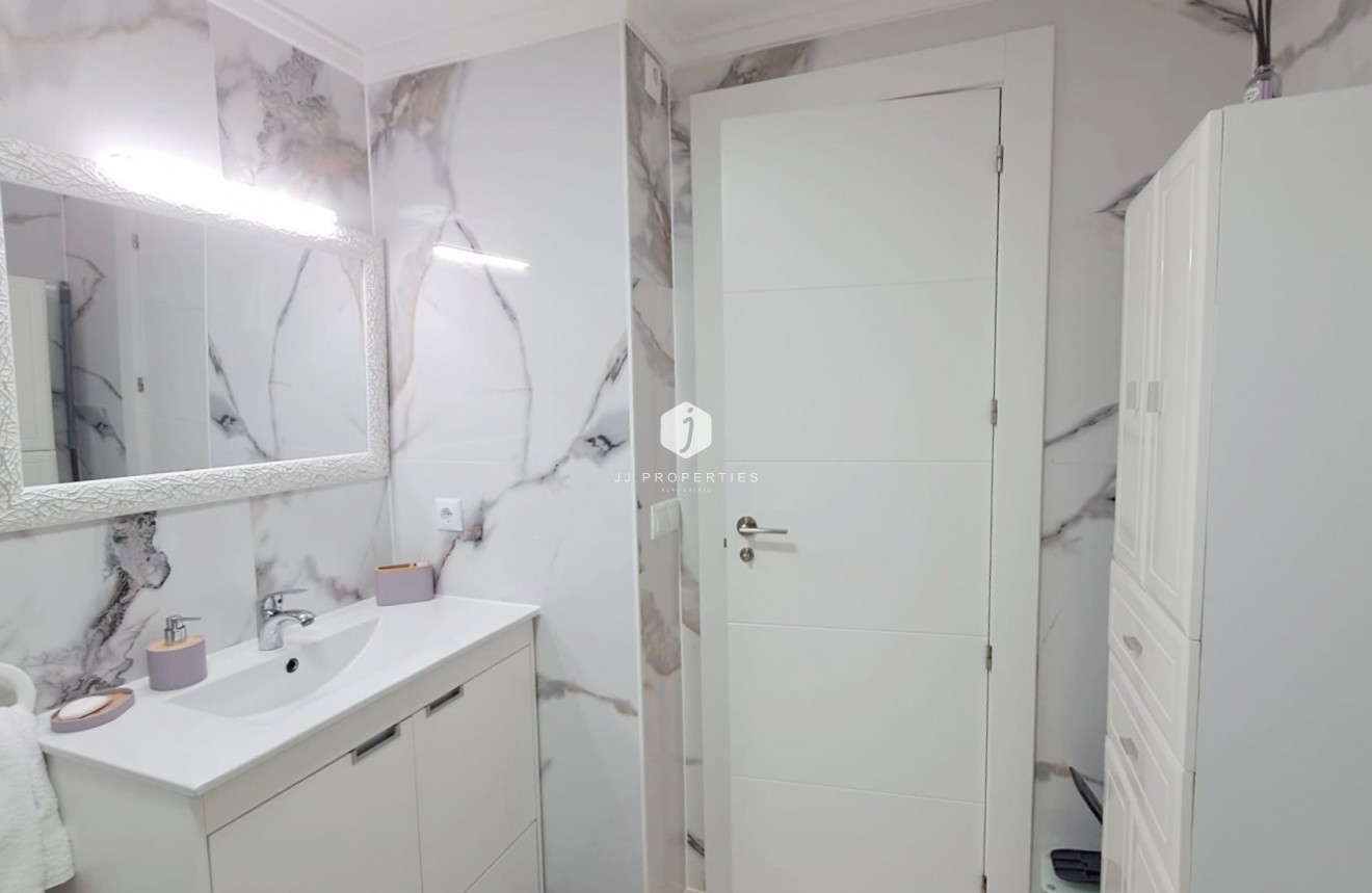 Resale - Apartment / flat -
Torrevieja - Costa Blanca