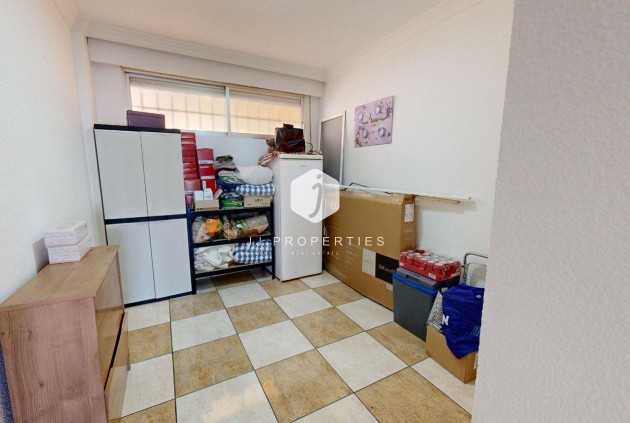 Z drugiej ręki - Mieszkanie w bloku -
Torrevieja - Puerto Deportivo