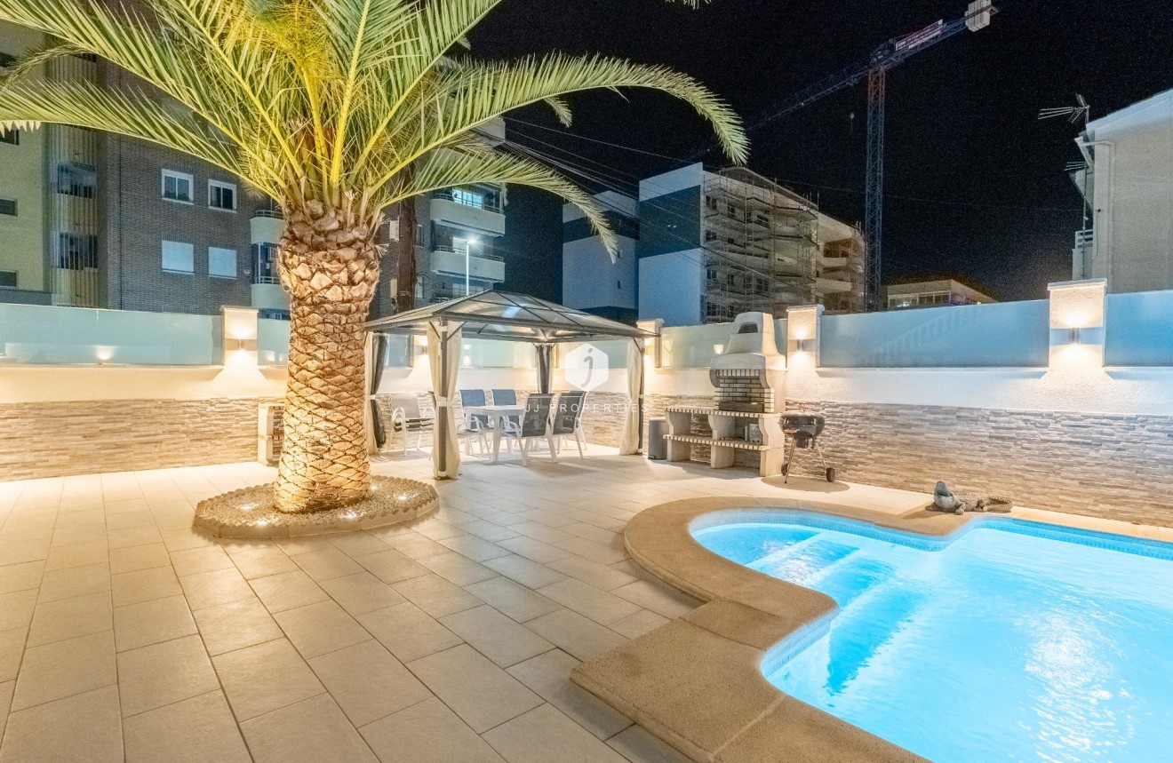 Z drugiej ręki - Szalet -
Torrevieja - Punta prima