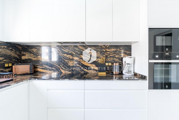 Z drugiej ręki - Szalet -
Torrevieja - Punta prima