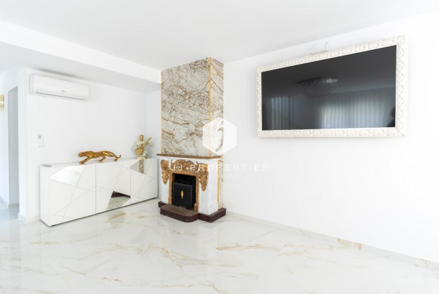 Z drugiej ręki - Szalet -
Torrevieja - Punta prima