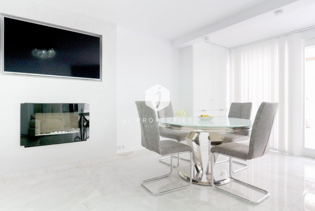 Z drugiej ręki - Szalet -
Torrevieja - Punta prima