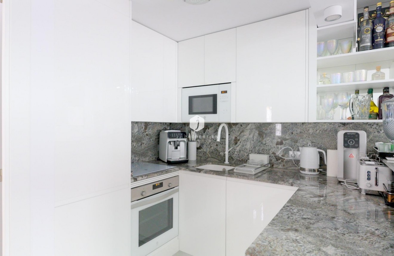 Z drugiej ręki - Szalet -
Torrevieja - Punta prima