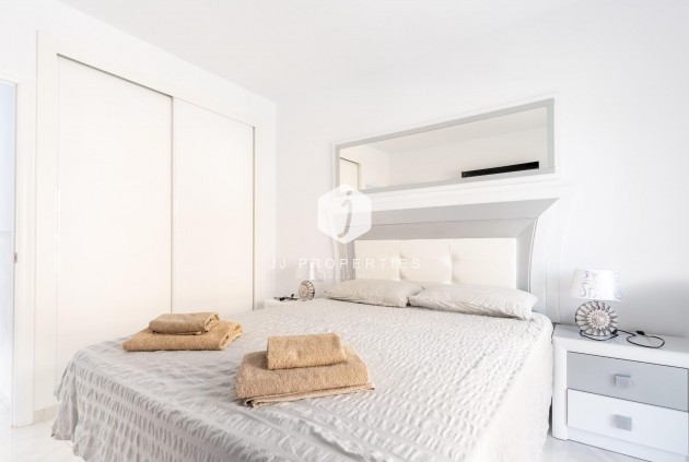 Z drugiej ręki - Szalet -
Torrevieja - Punta prima