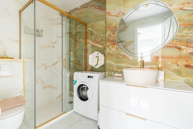 Z drugiej ręki - Szalet -
Torrevieja - Punta prima