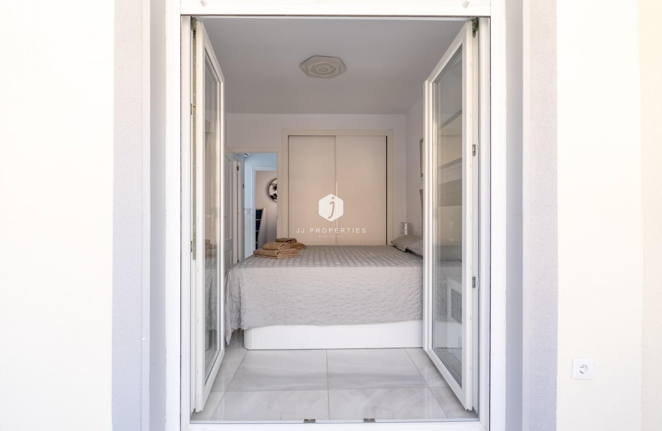 Z drugiej ręki - Szalet -
Torrevieja - Punta prima