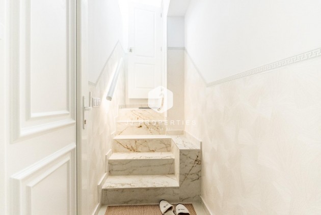 Z drugiej ręki - Szalet -
Torrevieja - Punta prima