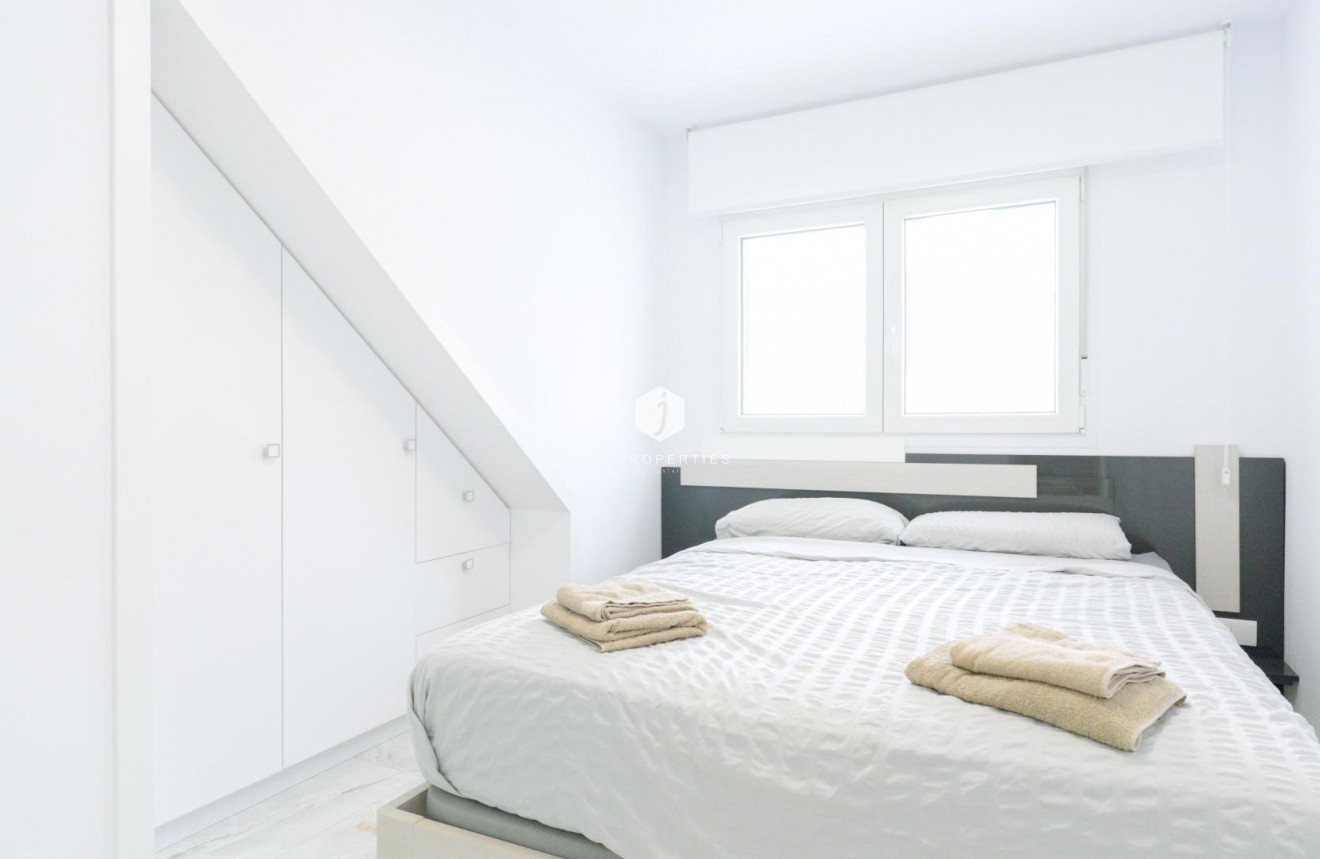 Z drugiej ręki - Szalet -
Torrevieja - Punta prima