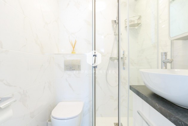 Z drugiej ręki - Szalet -
Torrevieja - Punta prima