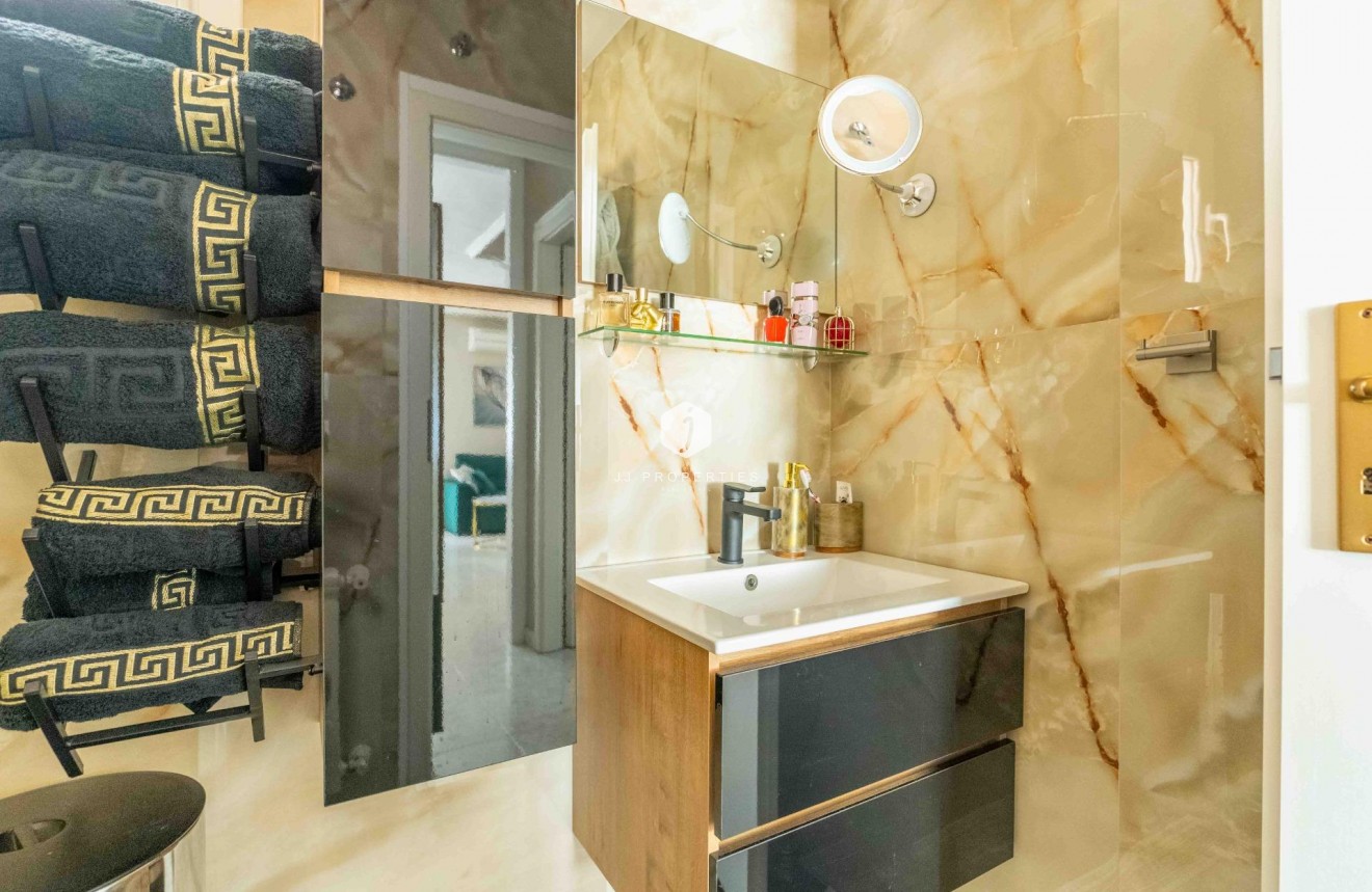 Resale - Villa -
Orihuela Costa - Punta Prima