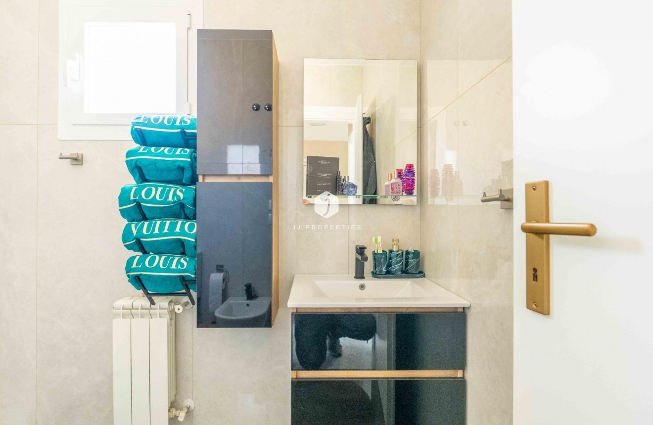 Resale - Villa -
Orihuela Costa - Punta Prima