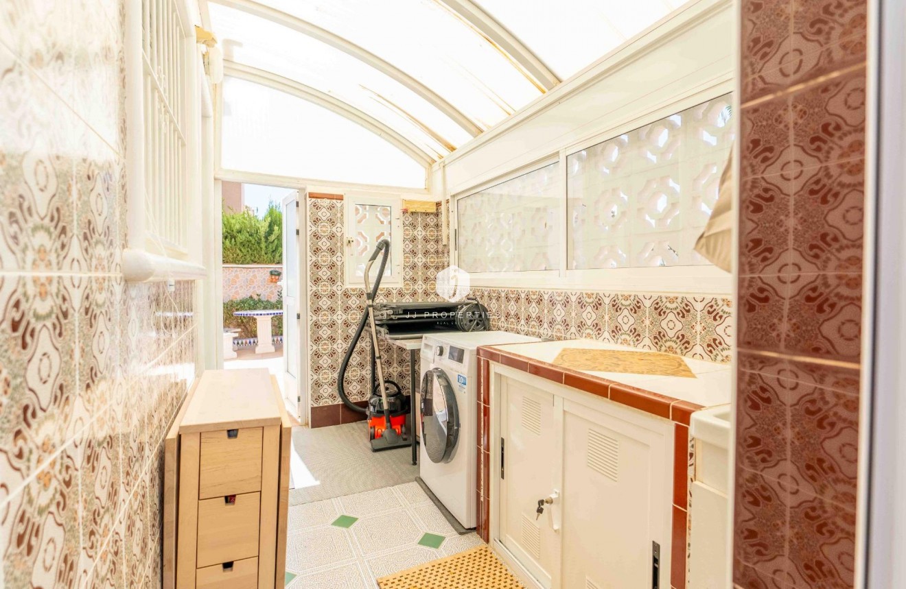 Resale - Villa -
Orihuela Costa - Punta Prima