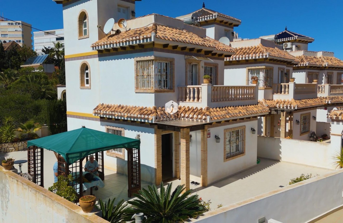 Z drugiej ręki - Villa -
Torrevieja - La Mata