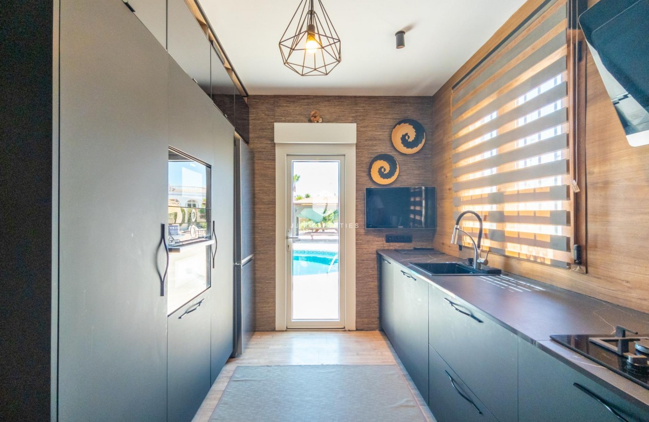 Z drugiej ręki - Villa -
Torrevieja - El chaparral