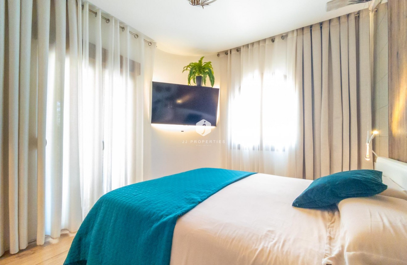 Z drugiej ręki - Villa -
Torrevieja - El chaparral