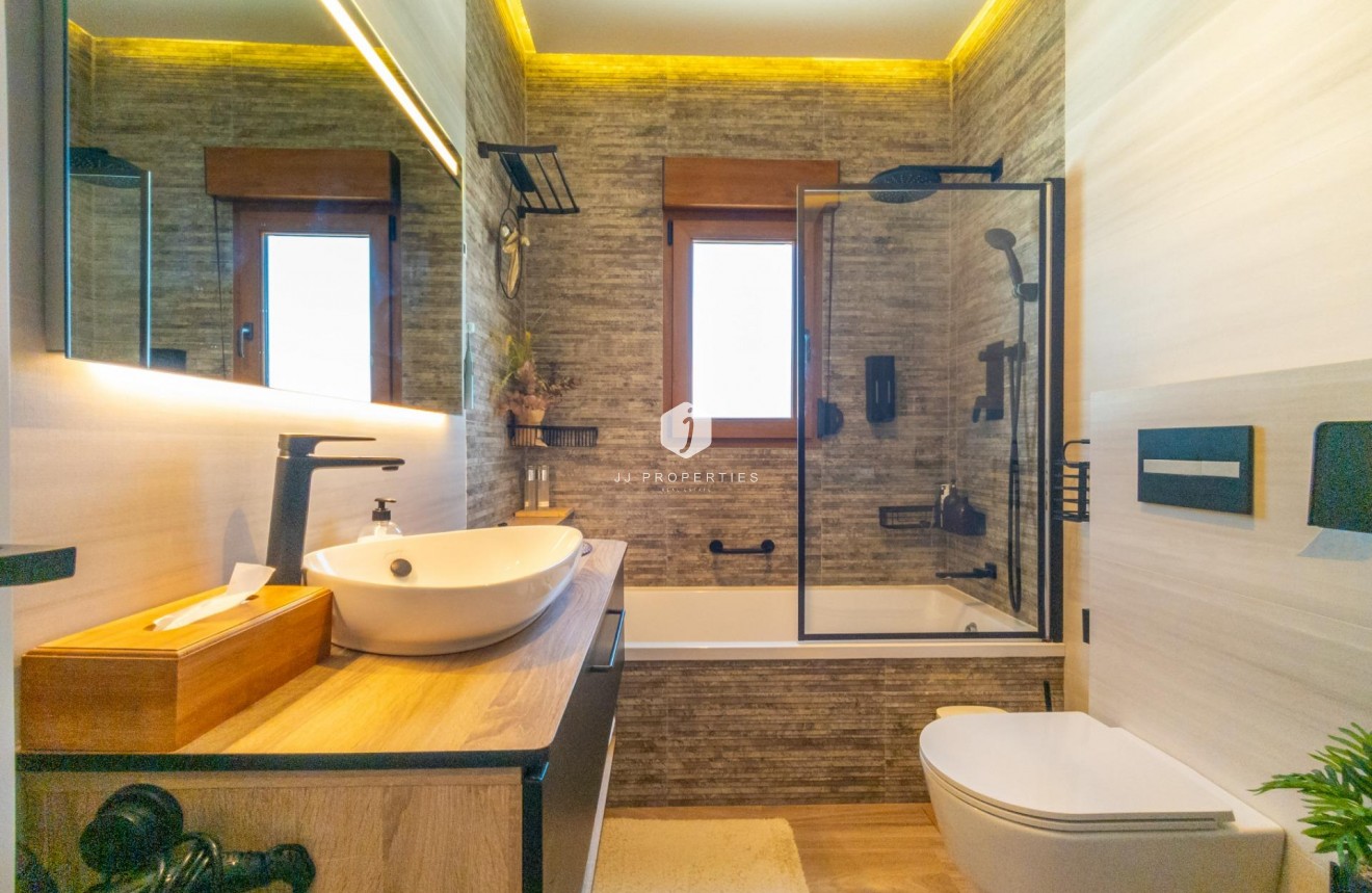 Z drugiej ręki - Villa -
Torrevieja - El chaparral