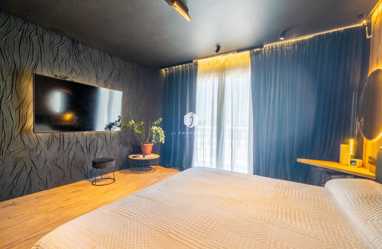 Z drugiej ręki - Villa -
Torrevieja - El chaparral