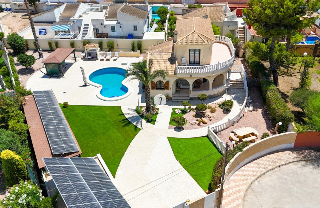 Z drugiej ręki - Villa -
Torrevieja - El chaparral