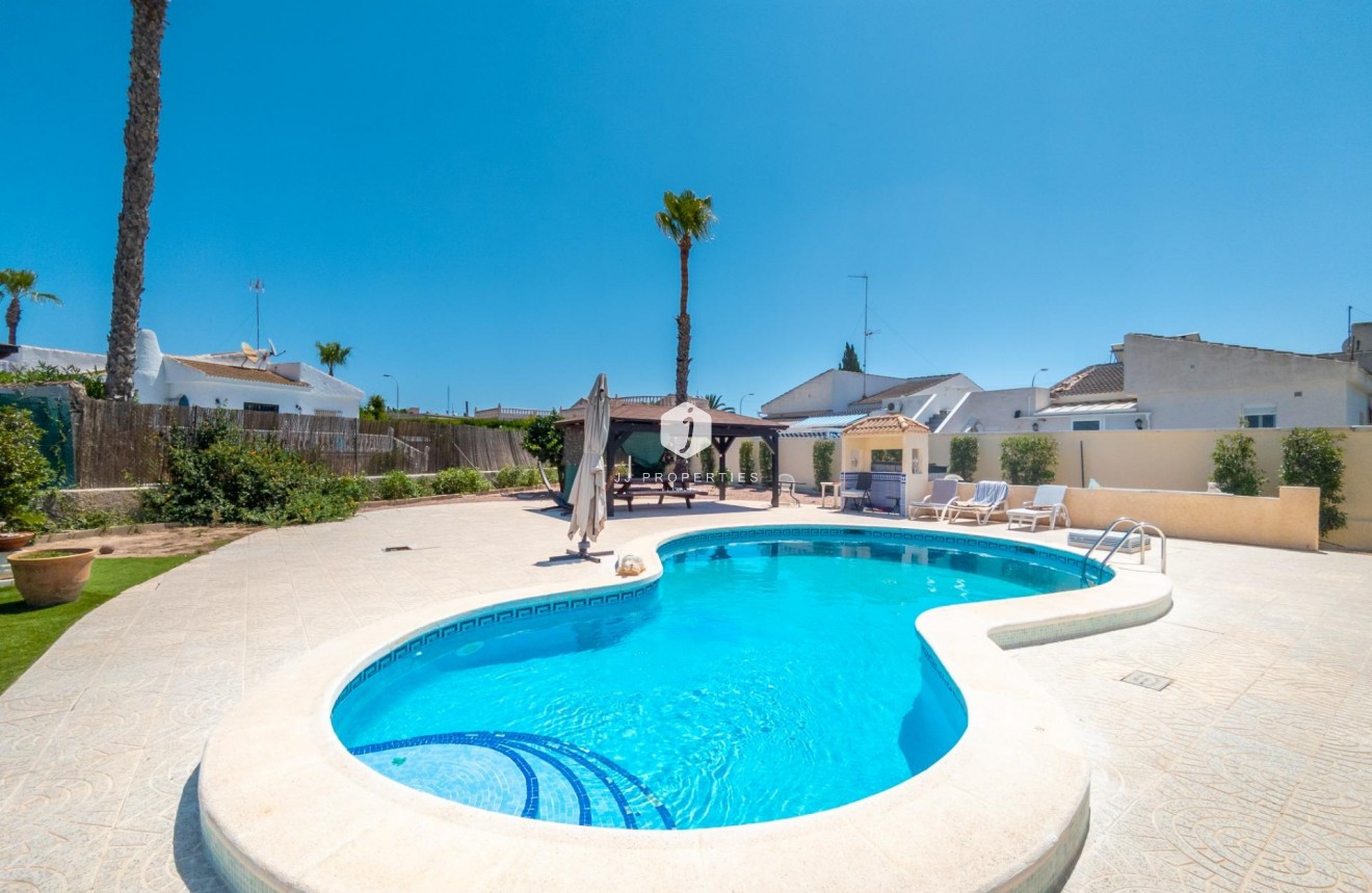 Z drugiej ręki - Villa -
Torrevieja - El chaparral