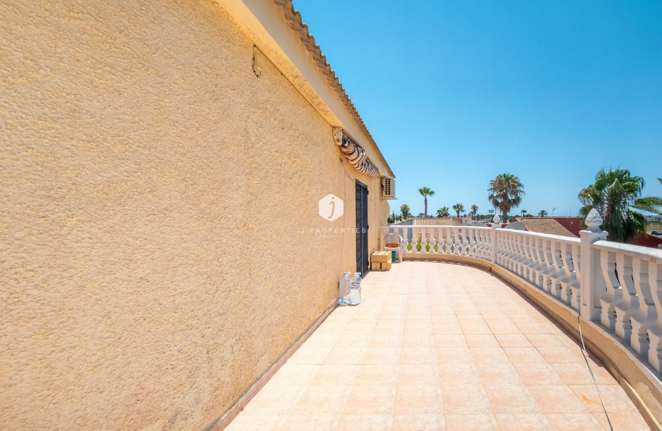 Z drugiej ręki - Villa -
Torrevieja - El chaparral