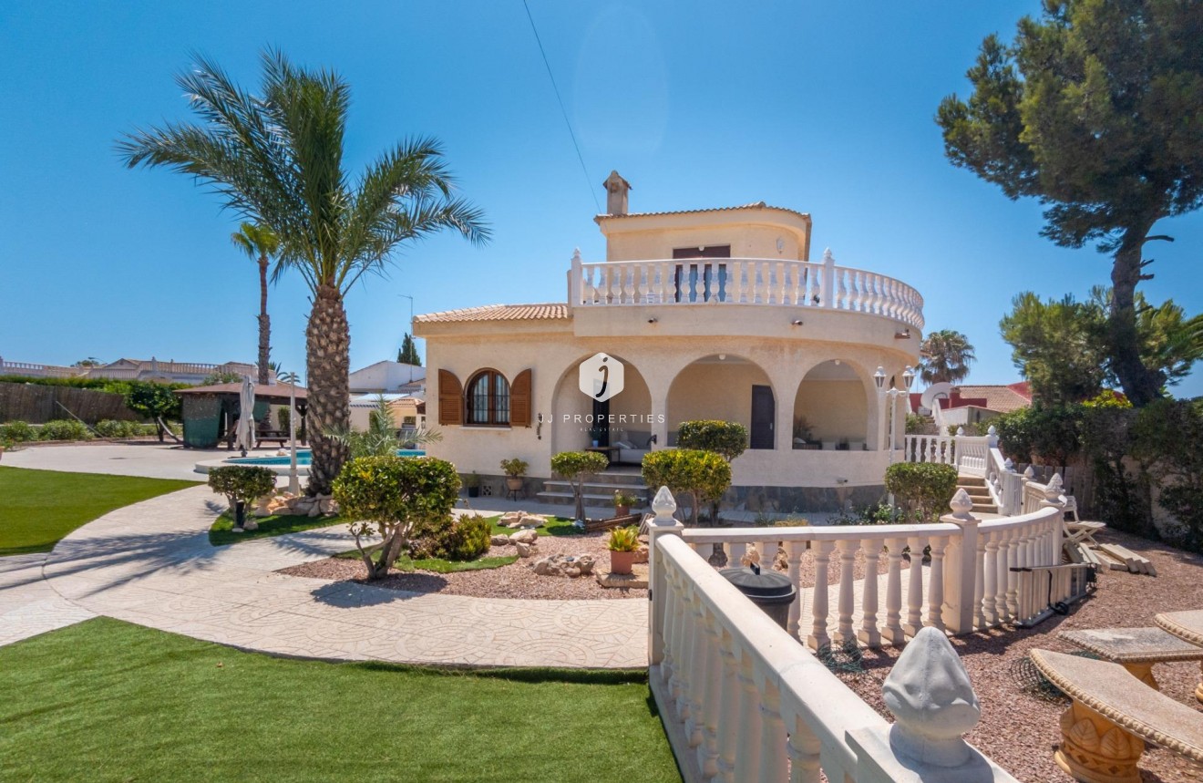 Z drugiej ręki - Villa -
Torrevieja - El chaparral
