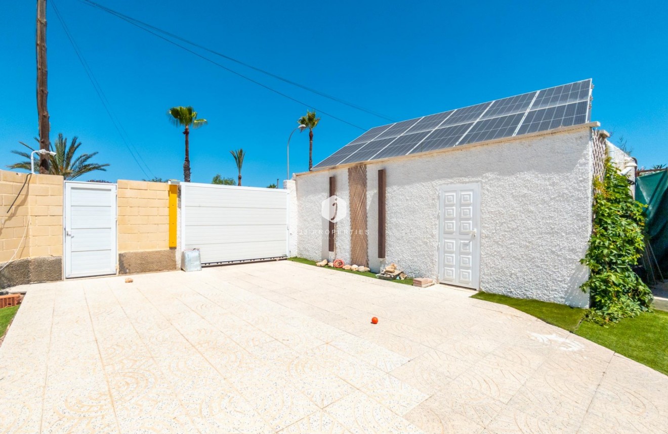 Z drugiej ręki - Villa -
Torrevieja - El chaparral