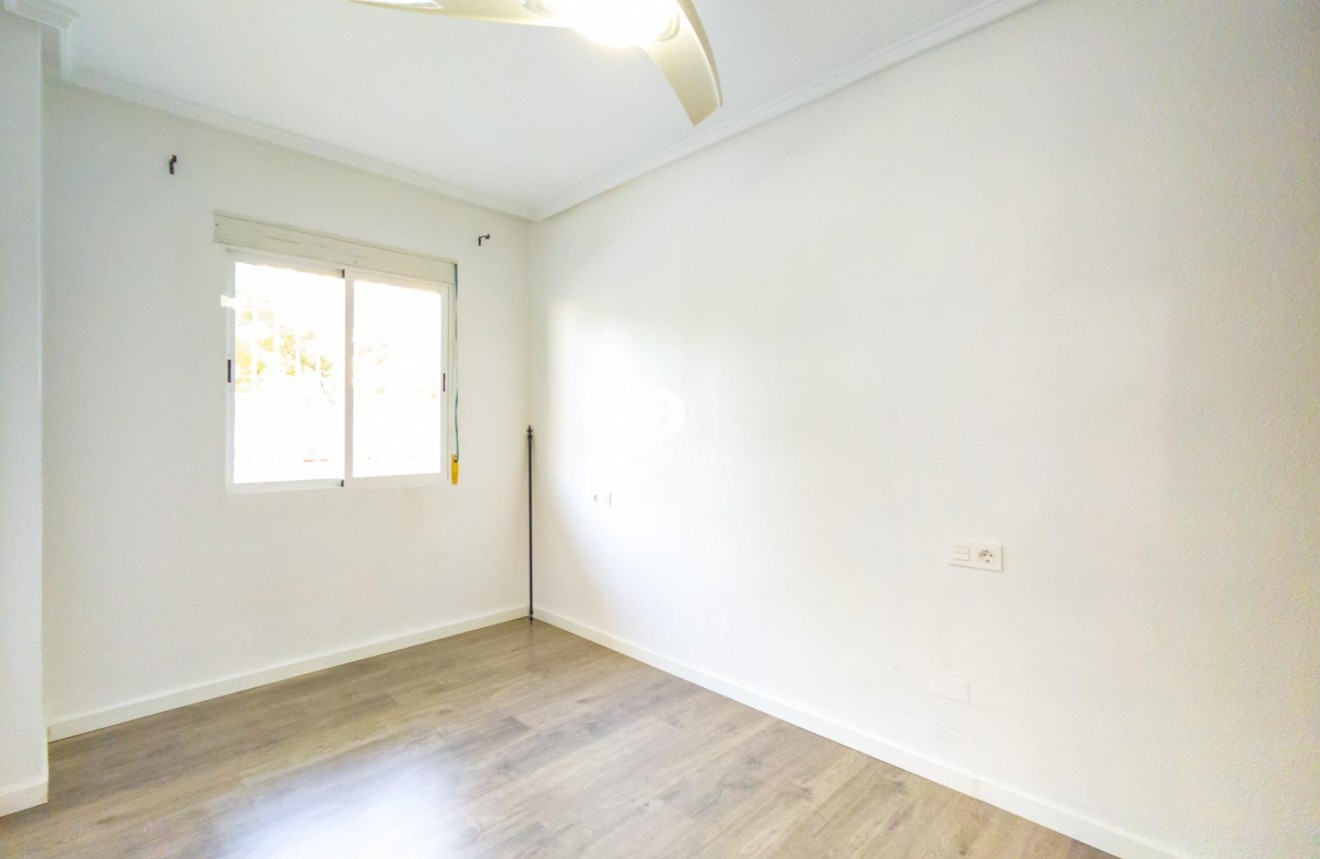 Resale - Apartment / flat -
Torrevieja