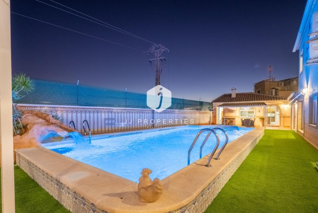 Z drugiej ręki - Villa -
Torrevieja - El chaparral