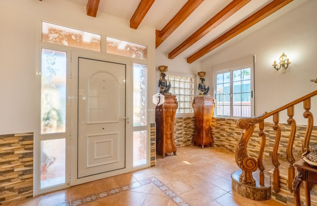 Z drugiej ręki - Villa -
Torrevieja - El chaparral