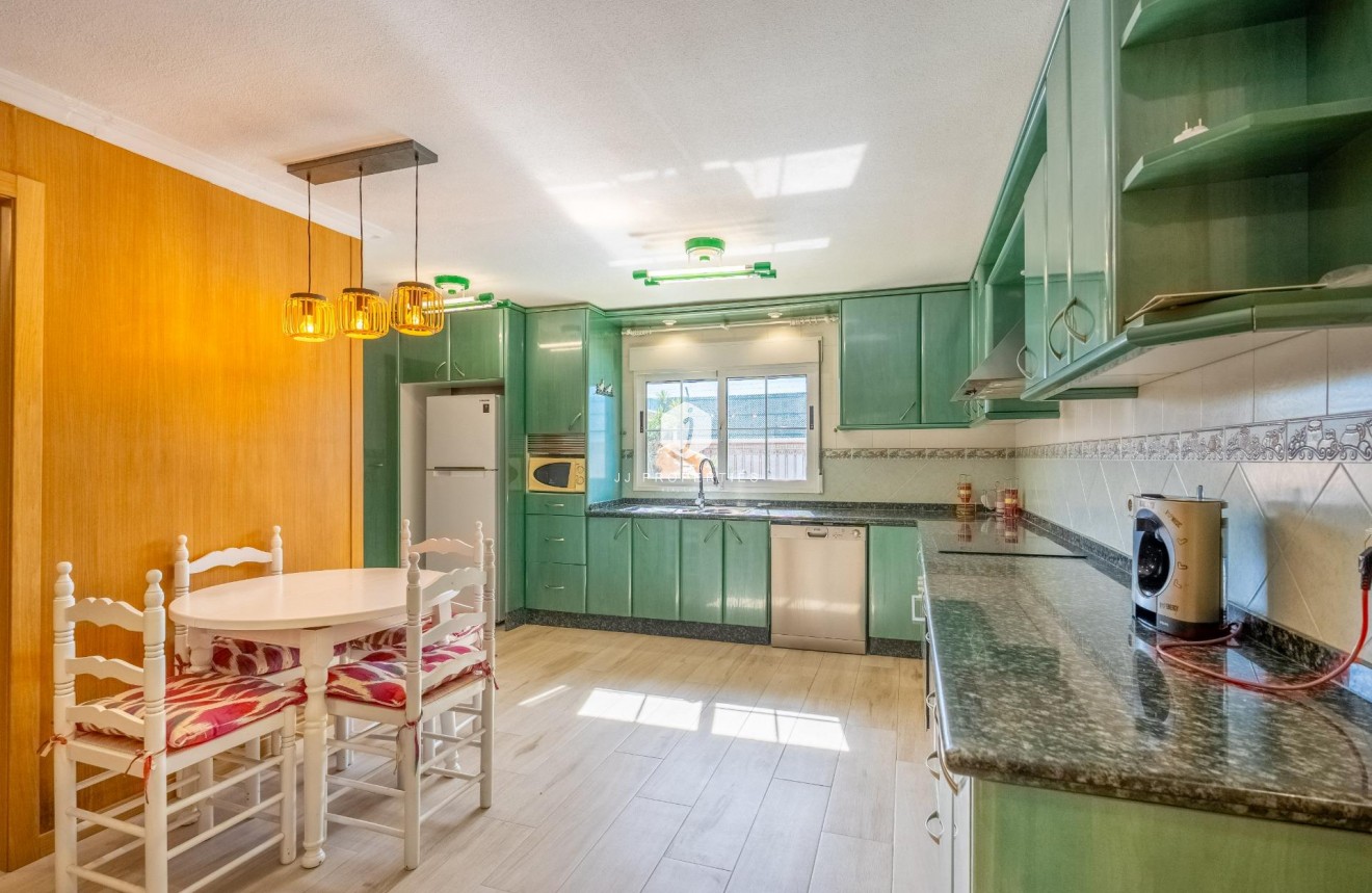 Z drugiej ręki - Villa -
Torrevieja - El chaparral