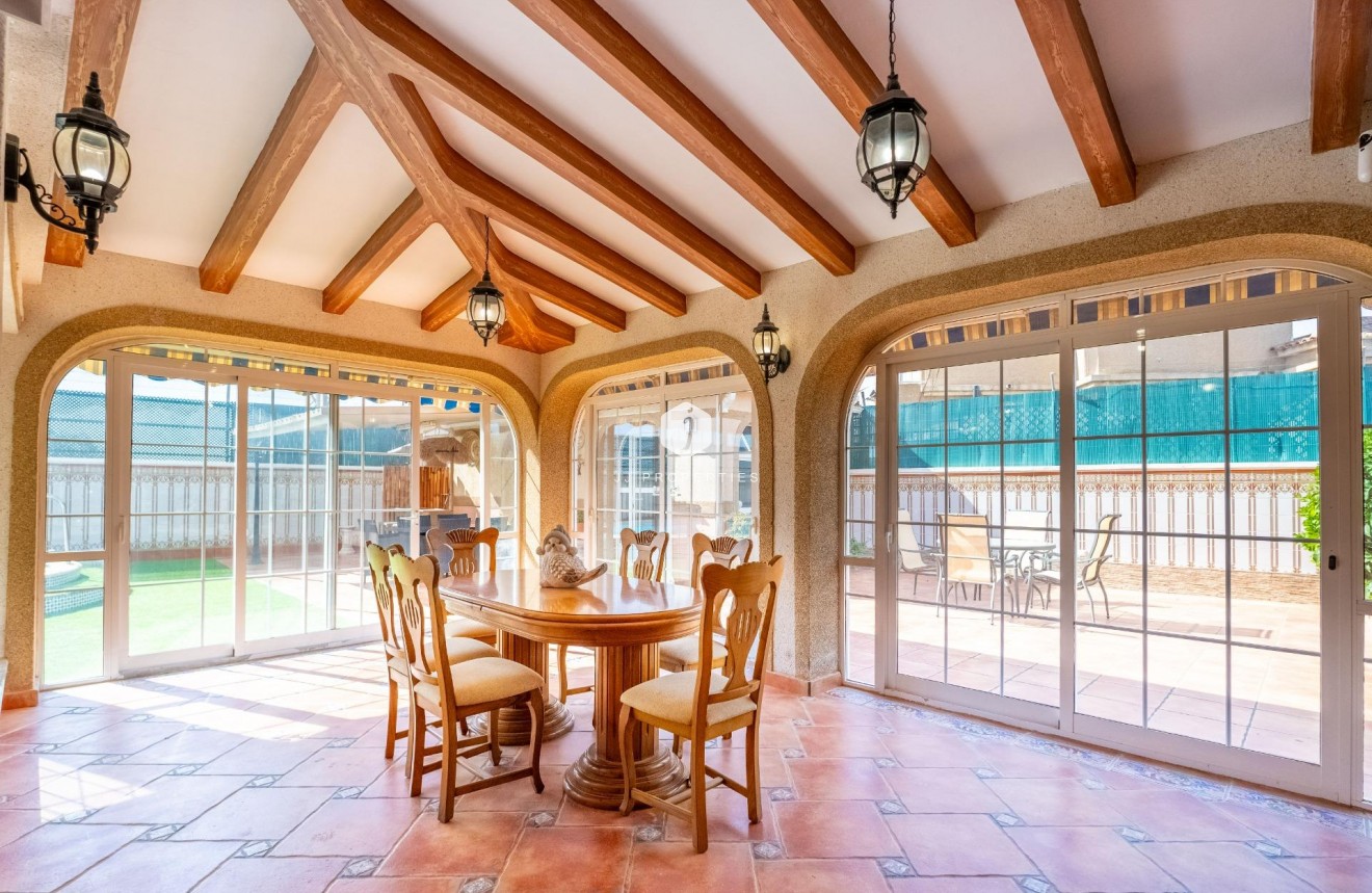 Z drugiej ręki - Villa -
Torrevieja - El chaparral