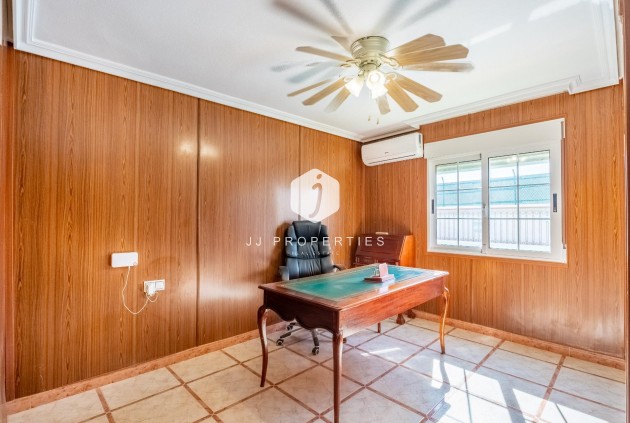 Z drugiej ręki - Villa -
Torrevieja - El chaparral