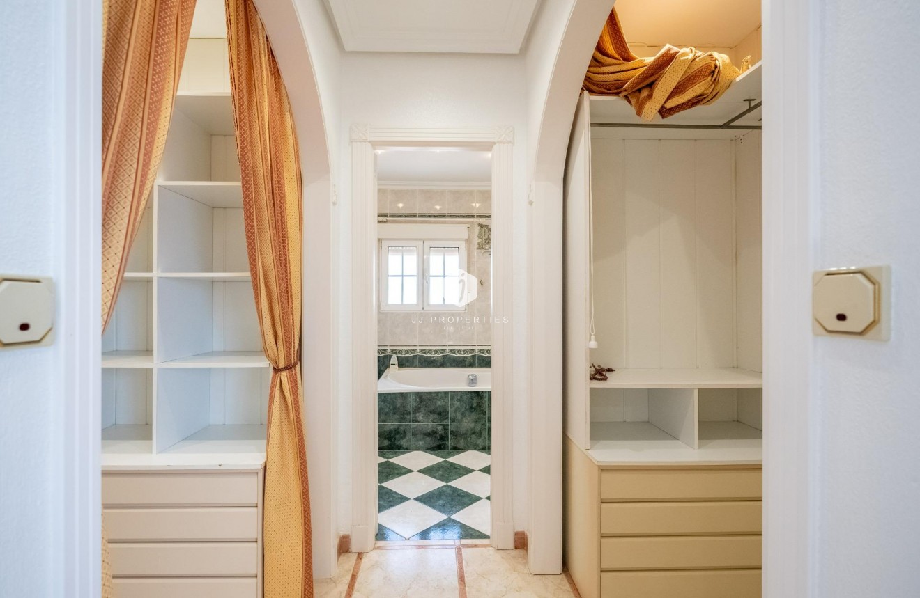 Z drugiej ręki - Villa -
Torrevieja - El chaparral